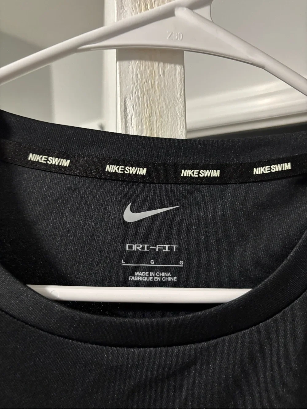 NWOT Nike Men Swim Large Blacks Dri Fit Sleeveless Mens Workout Shirt UPF 40